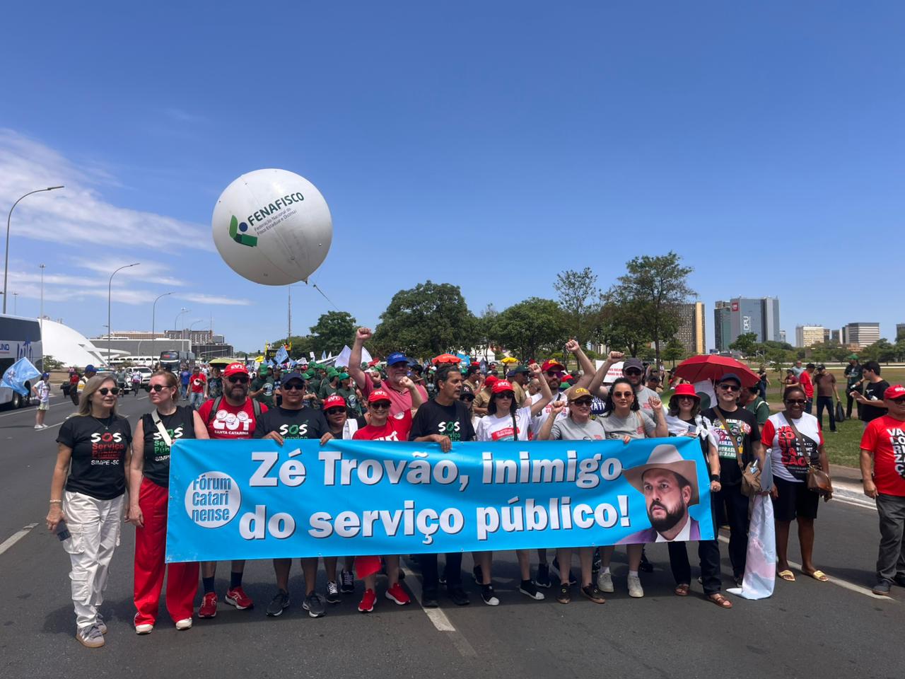 Fórum Catarinense de Defesa do Serviço Público na marcha desta quarta-feira (29), em Brasília. 